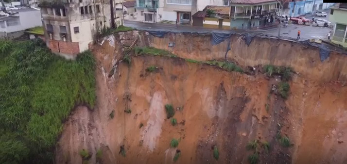 Desmoramento na Ladeira do Besouro causa prejuízo e pâmico em São Mateus – FA NOTÍCIAS | Notícias de São Mateus e região