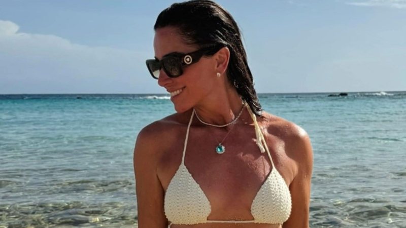 Giovanna Antonelli hipnotiza ao se exibir em praia paradisíaca – FA NOTÍCIAS
