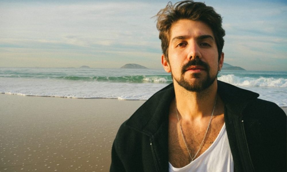 Entre o agito da cidade grande e a paz do interior, Gabriel Gonti lança “Quero em Dobro”